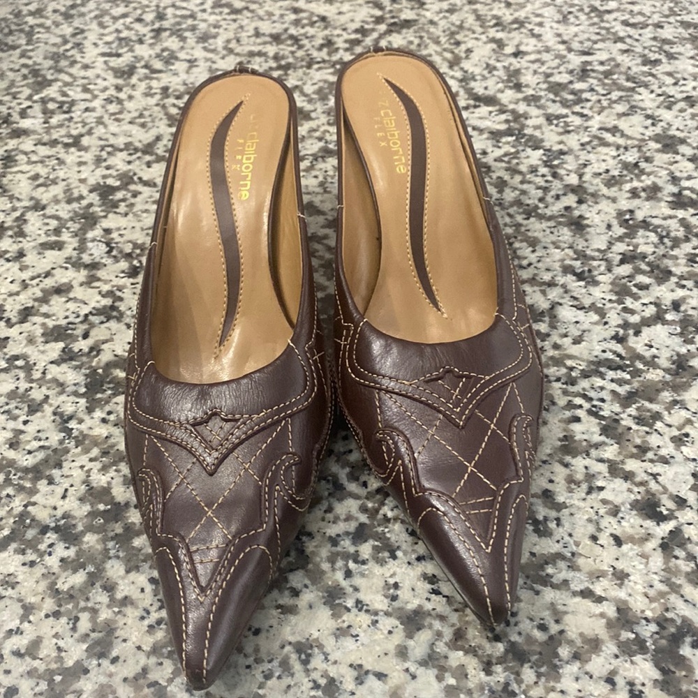 NWOT Liz Claiborne flex Brown Leather slides